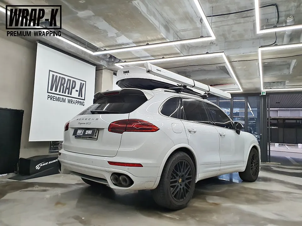 Porsche Cayenneのカーラッピング事例｜費用目安・仕上がり 施工写真 4-2
