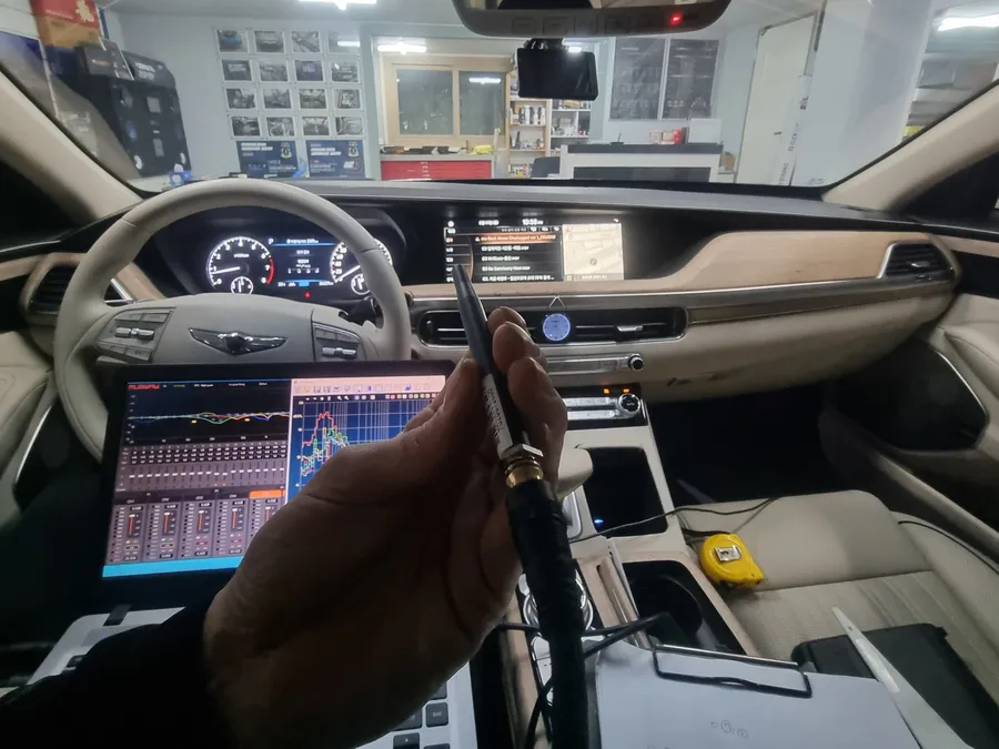 Genesis G90のカーオーディオ施工事例 施工写真 4-1