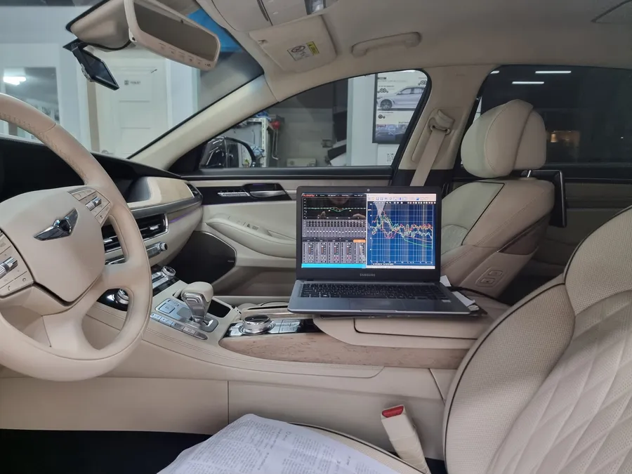 Genesis G90のカーオーディオ施工事例 施工写真 2-2