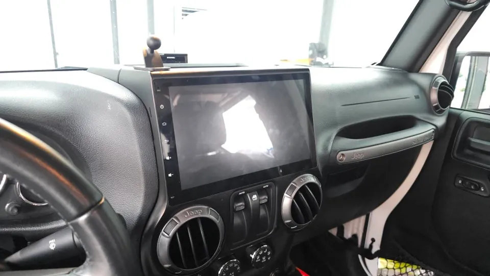 Jeep WranglerのAndroid Auto・CarPlay取付事例 施工写真 2