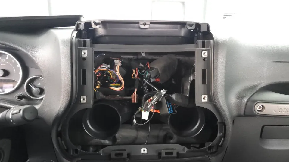 Jeep WranglerのAndroid Auto・CarPlay取付事例 施工写真 5