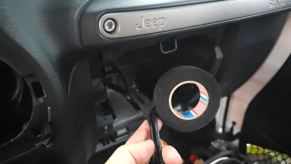 Jeep WranglerのAndroid Auto・CarPlay取付事例 施工写真 6