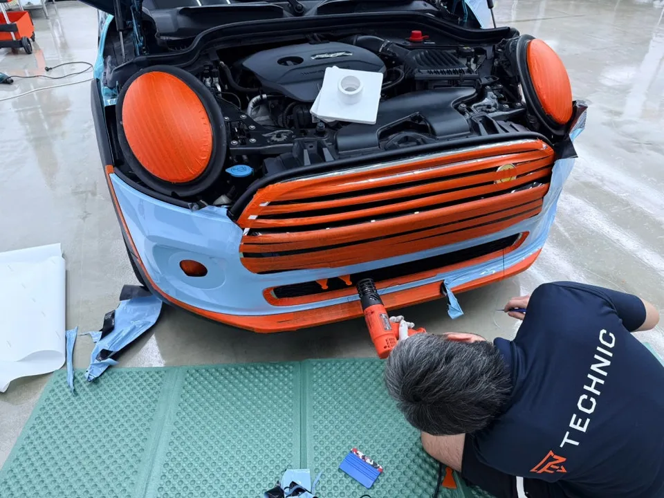 MINI MINI Cooperのカーラッピング事例|高光沢Bay Blue 施工写真 1-2
