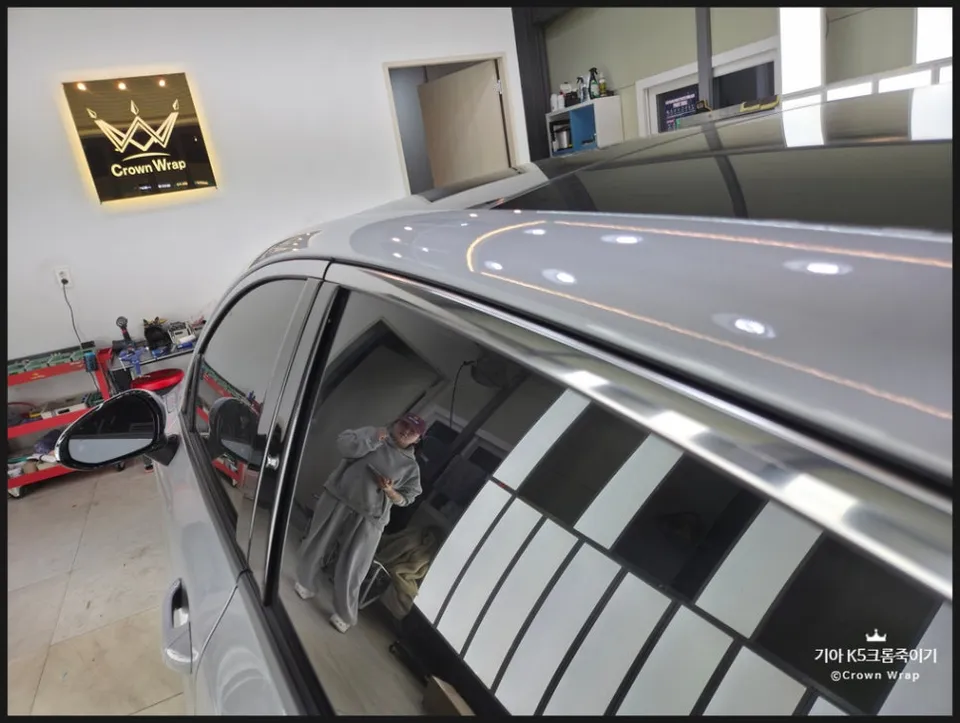 Kia K5 vinyl wrap - Kia K5 Vinyl Wrap Review: Chrome Delete & Black Emblem Upgrade photo 4