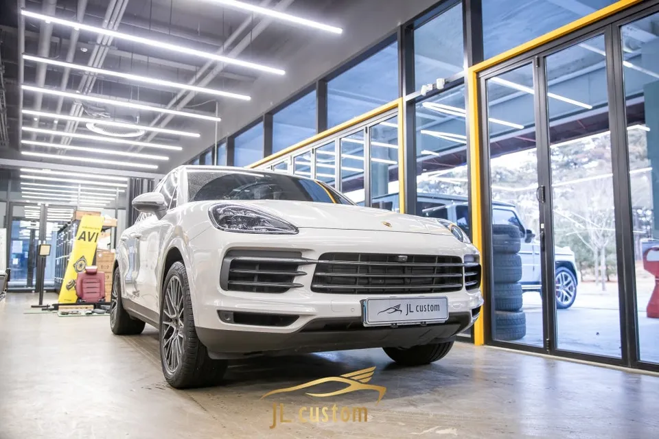 Porsche Cayenne E3 Interior Customization: Yellow Seatbelt Upgrad