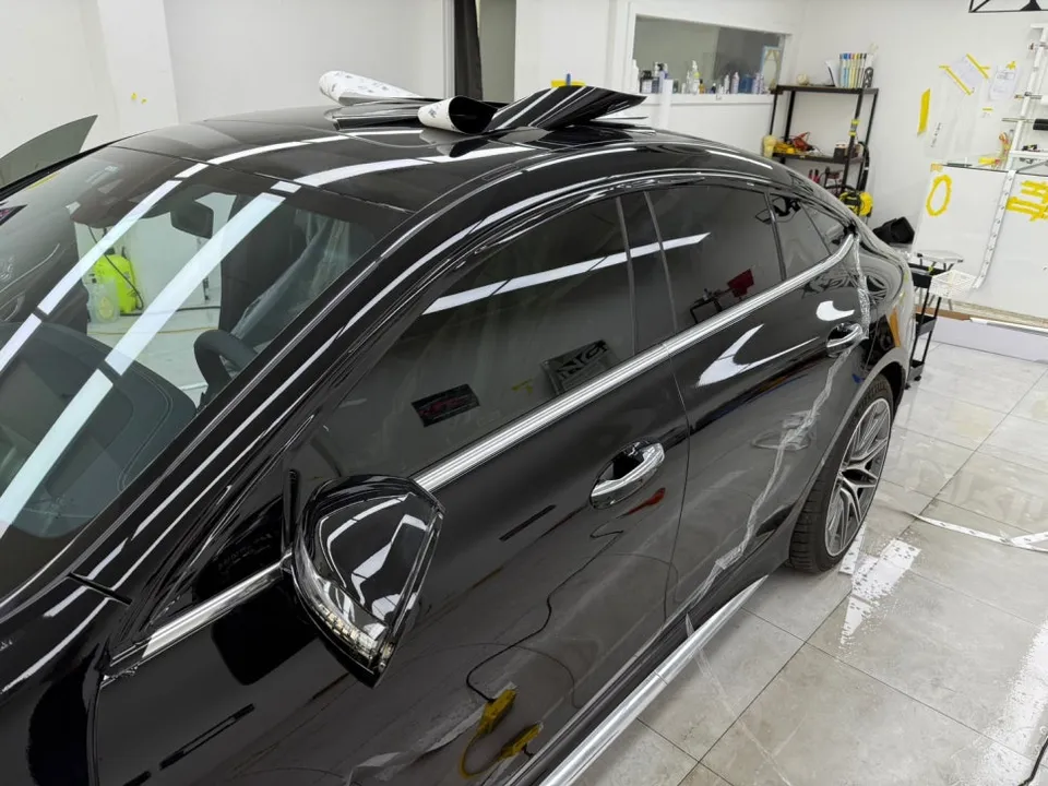 Mercedes-Benz AMG GT 43のカーラッピング事例｜クロームパーツの黒化 施工写真 2-2