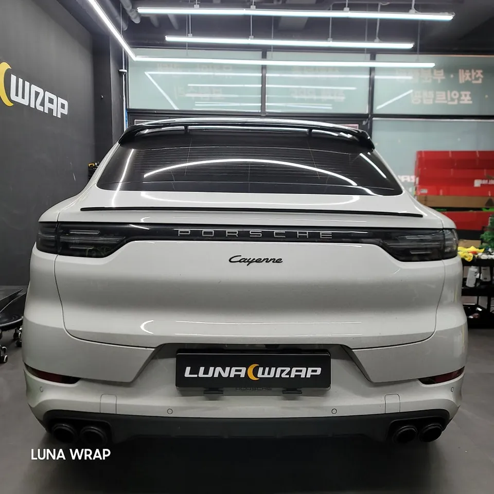 Porsche Cayenne Coupeのカーラッピング事例|アティックグレー 施工写真 1-2
