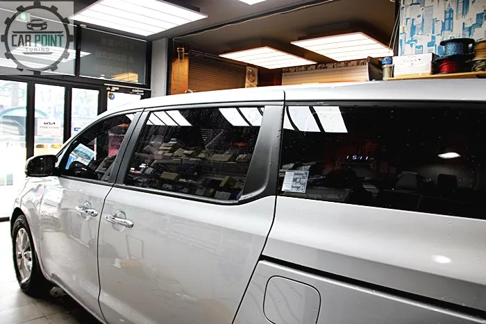Kia Carnivalのカーフィルム施工事例|費用目安・仕上がり 施工写真 3-1