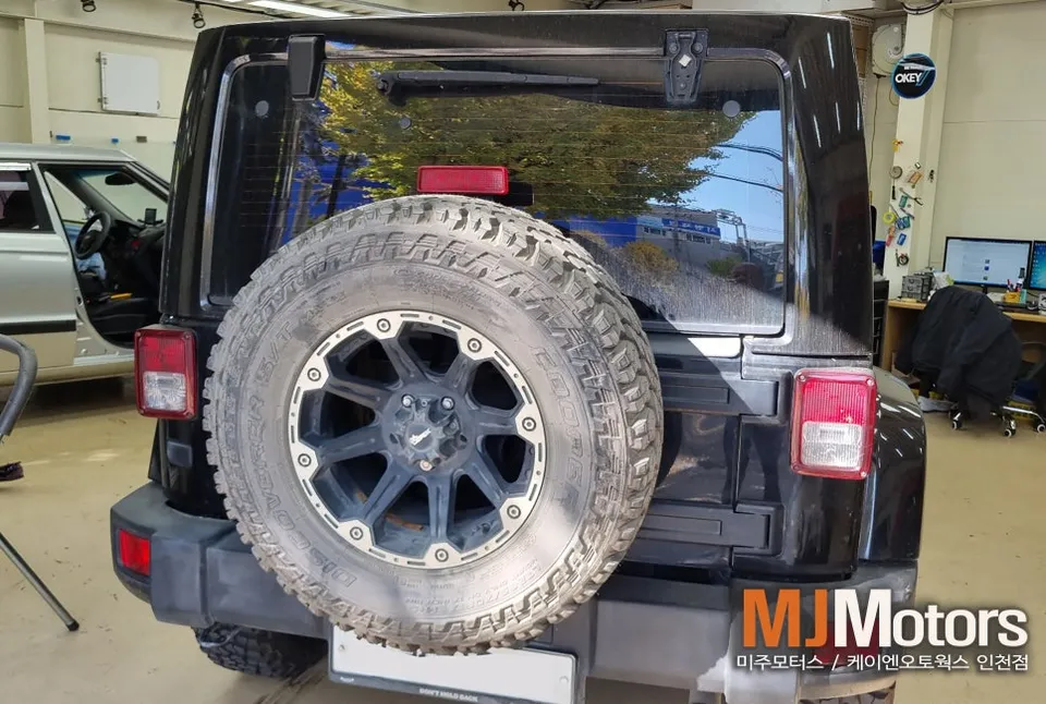 Jeep WranglerのAndroid Auto・CarPlay取付事例 施工写真 1