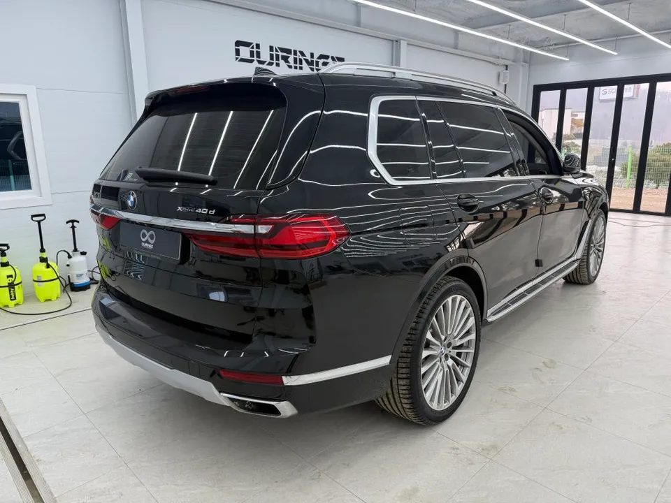 BMW X7のカーラッピング事例｜費用目安・仕上がり 施工写真 2-1