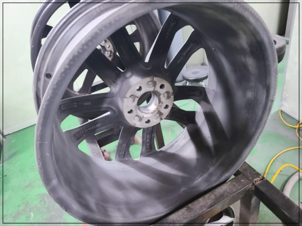 Audi A7 wheel caliper paint - Audi A7 Wheel Paint Review — Black Satin 20-Inch photo 4