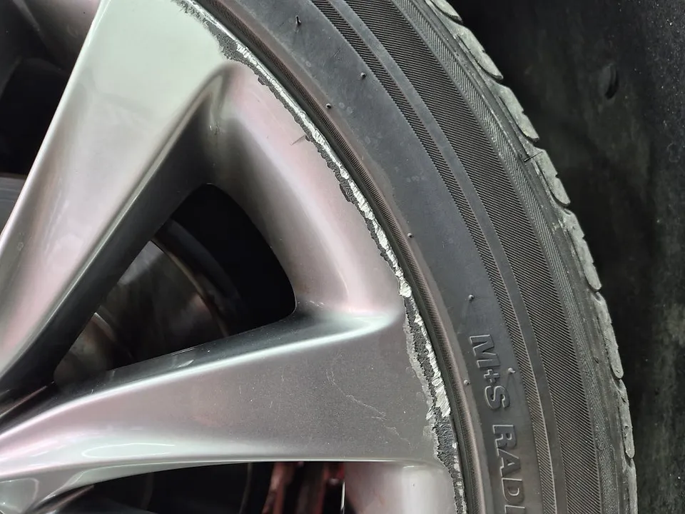 Genesis DHのホイールリペア・塗装事例 施工写真 2-1