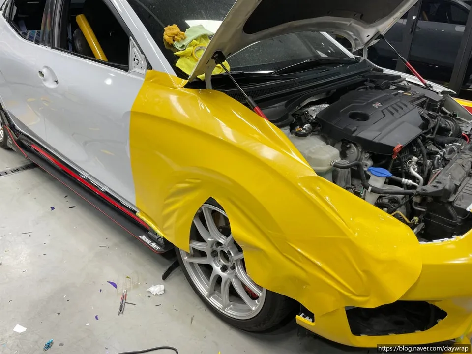 Hyundai Veloster Nのカーラッピング事例|費用目安・仕上がり 施工写真 3-1
