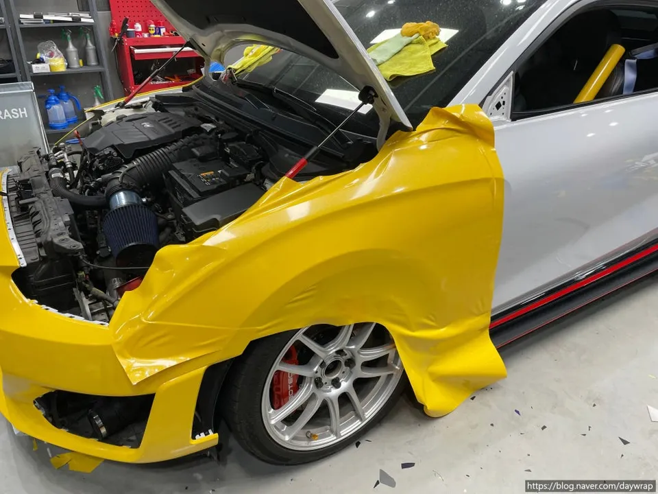Hyundai Veloster Nのカーラッピング事例|費用目安・仕上がり 施工写真 1-2
