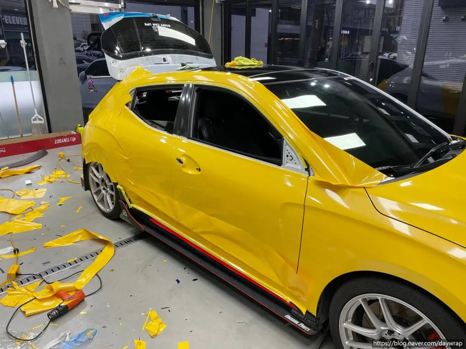 Hyundai Veloster Nのカーラッピング事例|費用目安・仕上がり 施工写真 3-3