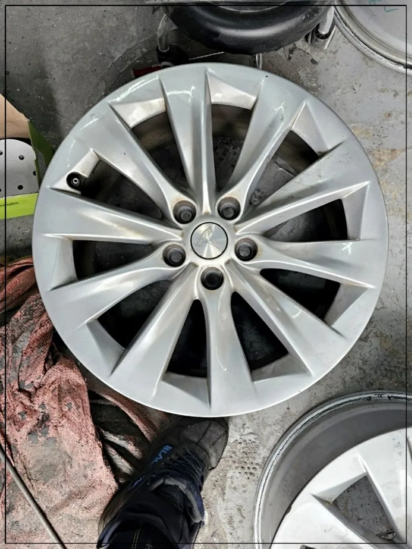 Tesla Model S wheel repair - Tesla Model S Wheel Refinishing Review — $400-$800 Cost photo 3