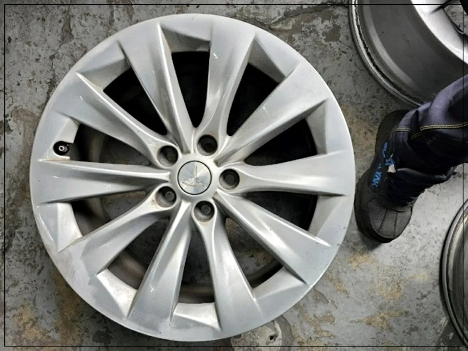 Tesla Model S wheel repair - Tesla Model S Wheel Refinishing Review — $400-$800 Cost photo 4