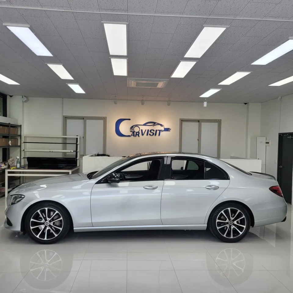Mercedes-Benz Eクラスのカーラッピング事例｜費用目安・仕上がり 施工写真 1-1