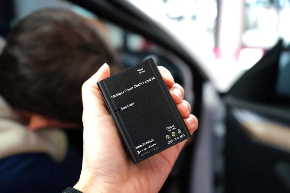Tesla Model Y dash cam - Tesla Model Y Dash Cam Installation Review - FineVu LX5 photo 3