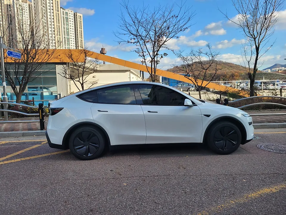 Tesla Model Y PPF施工事例｜費用目安と仕上がり 施工写真 1-2