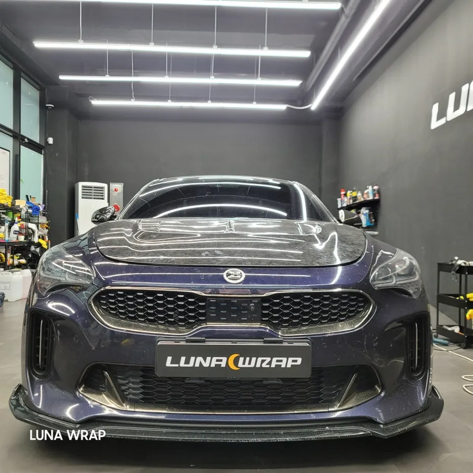 Kia Stingerのカーラッピング事例|費用目安・仕上がり 施工写真 2-1