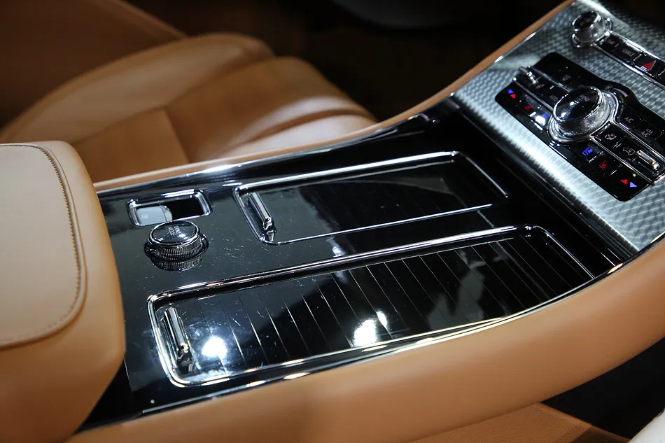 Lincoln Aviatorのカーラッピング事例 施工写真 4-2