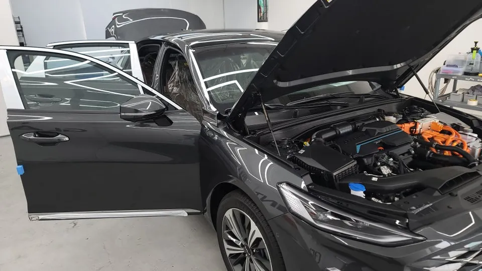 Hyundai Azeraのドラレコ取付事例|費用目安・仕上がり 施工写真 2-2
