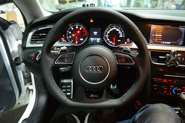 Audi A5 RS steering wheel - Audi A5 RS Steering Wheel Customization Review photo 4