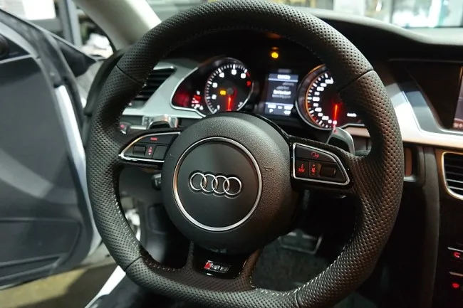 Audi A5 RS steering wheel - Audi A5 RS Steering Wheel Customization Review photo 5