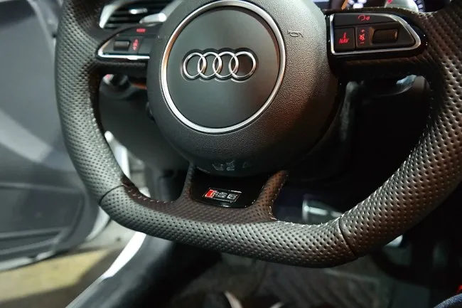Audi A5 RS steering wheel - Audi A5 RS Steering Wheel Customization Review photo 6
