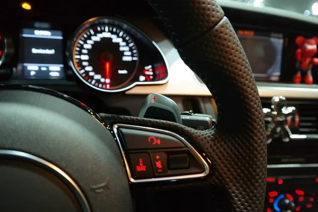 Audi A5 RS steering wheel - Audi A5 RS Steering Wheel Customization Review photo 7