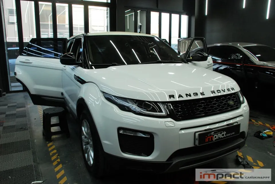 Land Rover Evoqueのカーラッピング事例|費用目安・仕上がり 施工写真 1-2