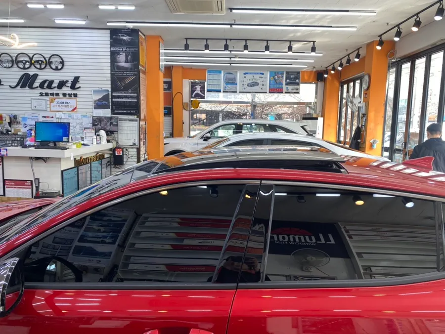 Kia Stingerのカーフィルム施工事例|費用目安・仕上がり 施工写真 1-2