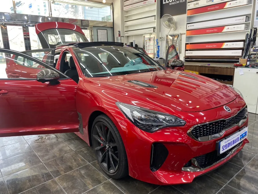 Kia Stingerのカーフィルム施工事例|費用目安・仕上がり 施工写真 3-2