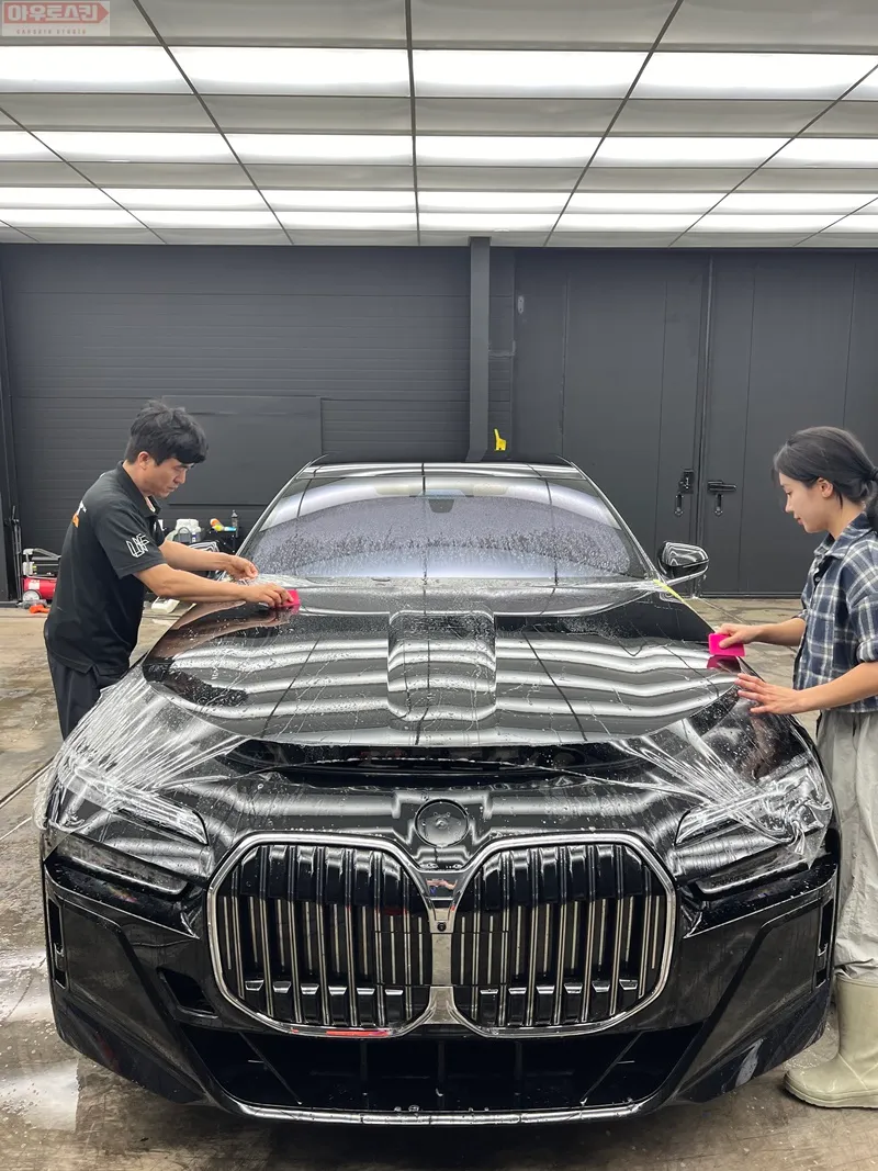 BMW 7 SeriesのPPF施工事例|費用目安と仕上がり 施工写真 1-2