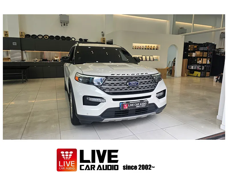 Ford Explorer 6th GenのAndroid Auto・CarPlay取付事例 施工写真 2