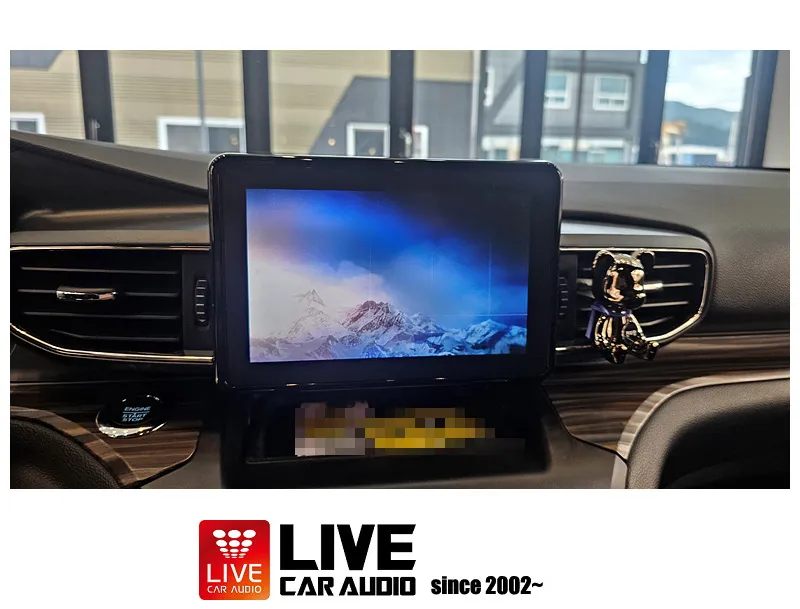 Ford Explorer 6th GenのAndroid Auto・CarPlay取付事例 施工写真 3