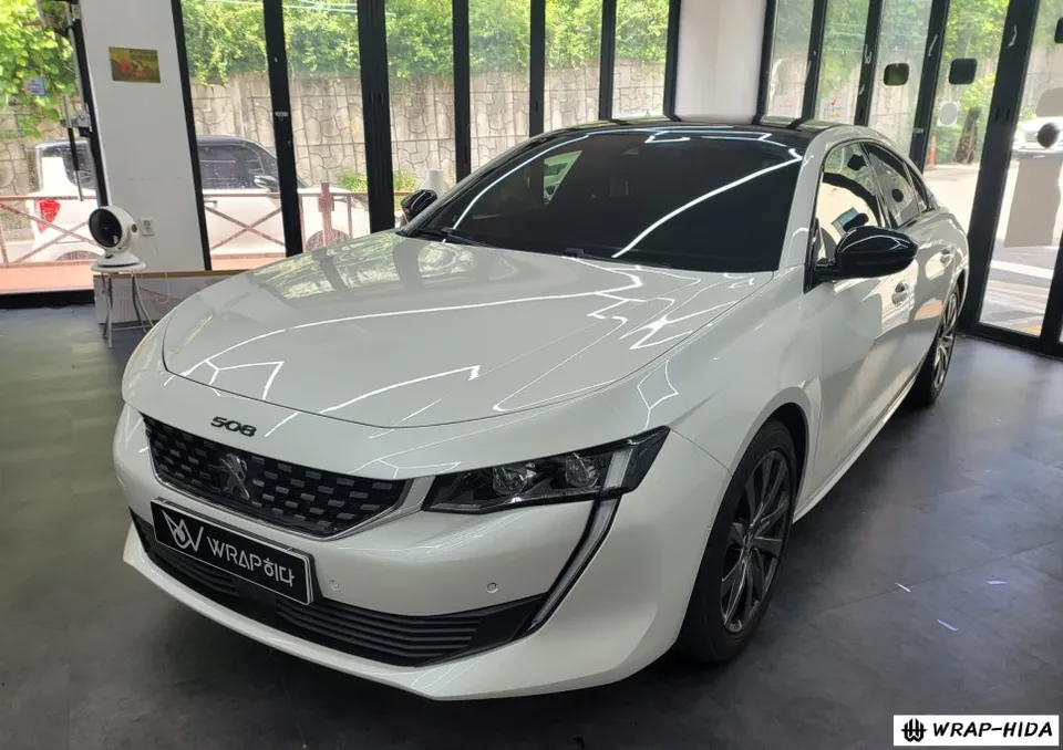 Peugeot 508のグリルラッピング事例|費用目安・仕上がり 施工写真 2-1