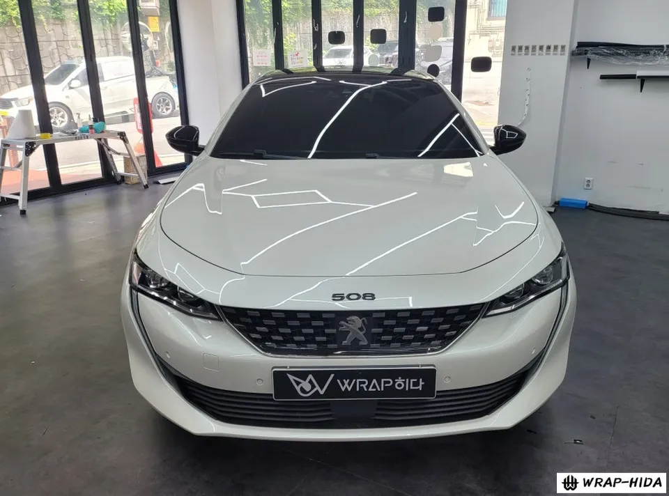 Peugeot 508のグリルラッピング事例|費用目安・仕上がり 施工写真 3-1
