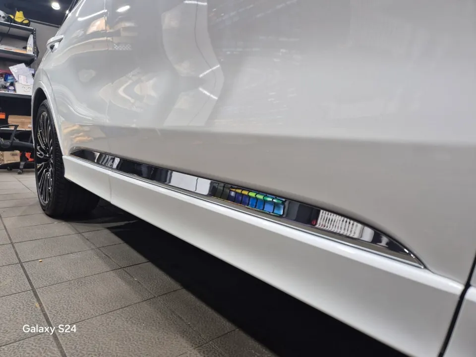 Lincoln Aviatorのカーラッピング事例|クローム除去で印象激変 施工写真 1-2