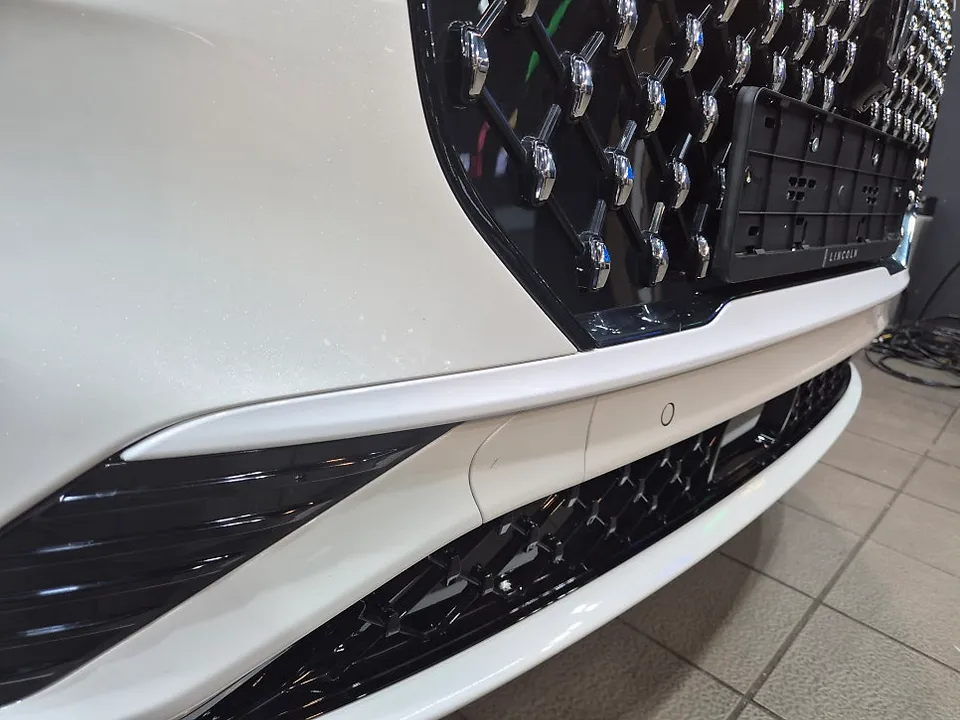 Lincoln Aviatorのカーラッピング事例|クローム除去で印象激変 施工写真 3-2