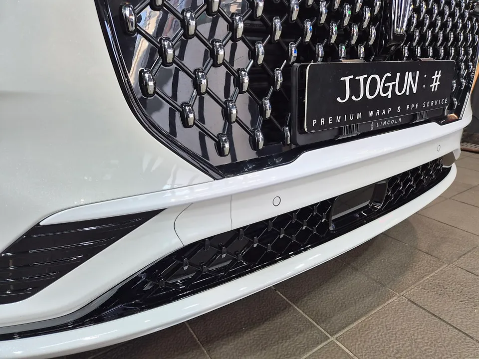Lincoln Aviatorのカーラッピング事例|クローム除去で印象激変 施工写真 1-3
