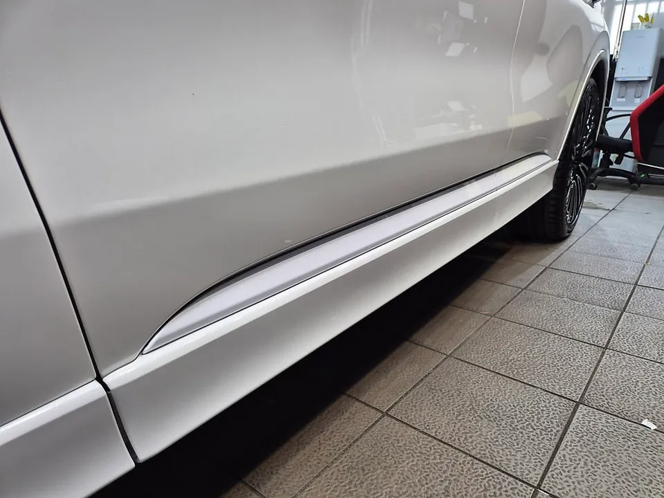 Lincoln Aviatorのカーラッピング事例|クローム除去で印象激変 施工写真 2-3