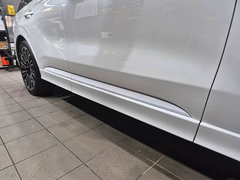 Lincoln Aviatorのカーラッピング事例|クローム除去で印象激変 施工写真 3-3