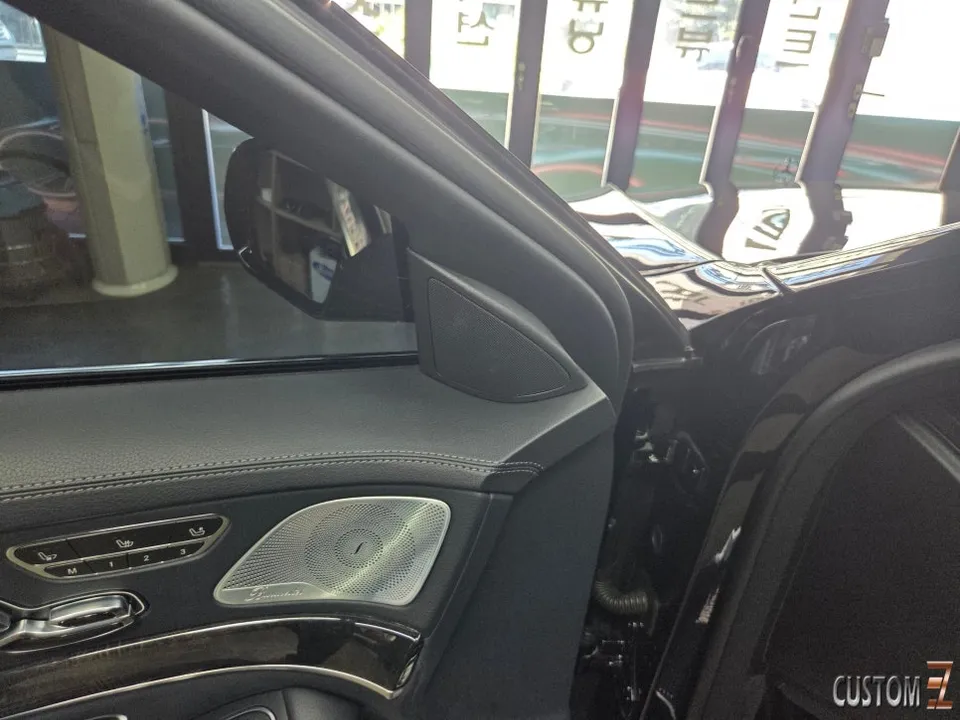 Mercedes-Benz E-Class ambient lighting - Mercedes-Benz E-Class Ambient Lighting Review — Enhanced Interior photo 3