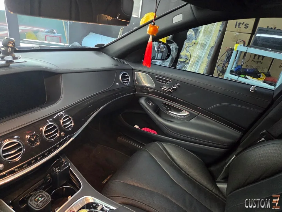 Mercedes-Benz E-Class ambient lighting - Mercedes-Benz E-Class Ambient Lighting Review — Enhanced Interior photo 4