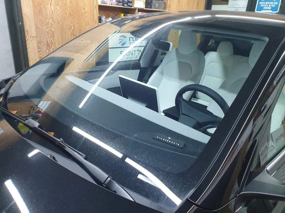Tesla Model Yのカーフィルム施工事例｜費用目安・仕上がり 施工写真 1-1