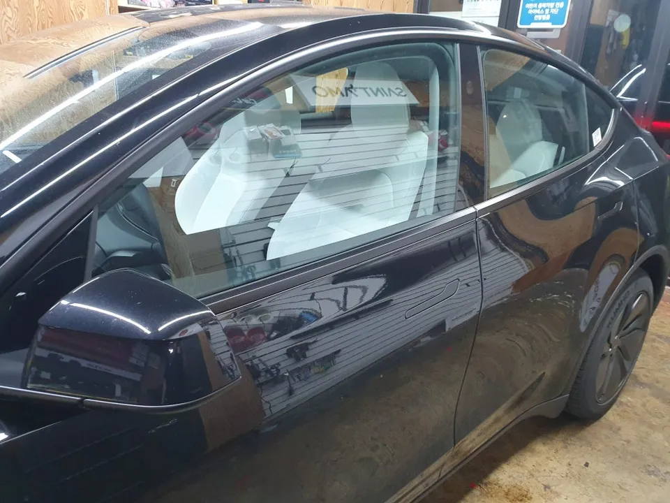 Tesla Model Yのカーフィルム施工事例｜費用目安・仕上がり 施工写真 3-1