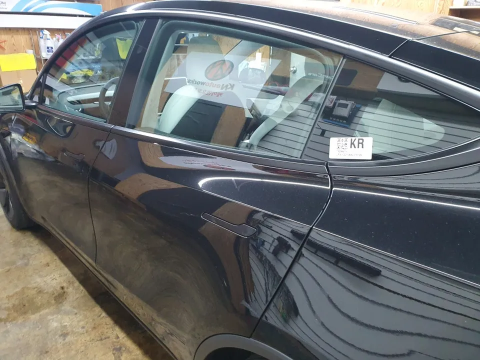 Tesla Model Yのカーフィルム施工事例｜費用目安・仕上がり 施工写真 1-2