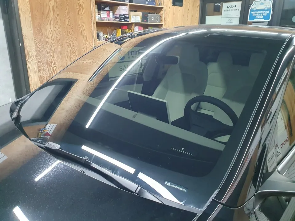 Tesla Model Yのカーフィルム施工事例｜費用目安・仕上がり 施工写真 2-3